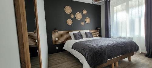 Ruelle-sur-Touvre Apartment | Le Cerf au Bois Dormant