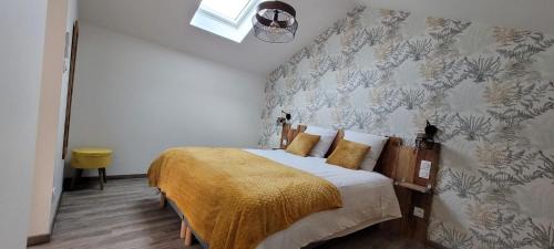 Ruelle-sur-Touvre Apartment | Le Cerf au Bois Dormant