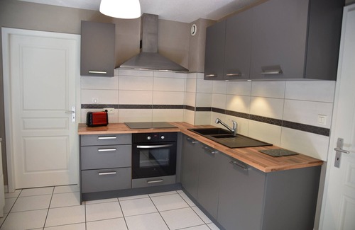 Kaysersberg House | Le Cerisier: superb comfortable property with air-conditioned rooms and garden.