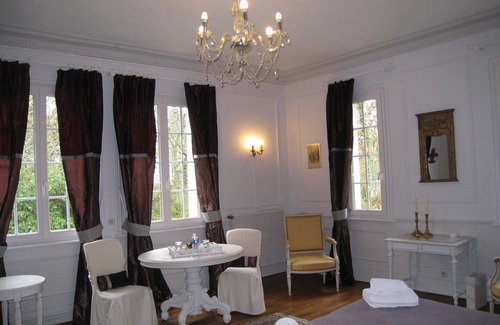 Hypercourt House | Le Château d'Omiécourt