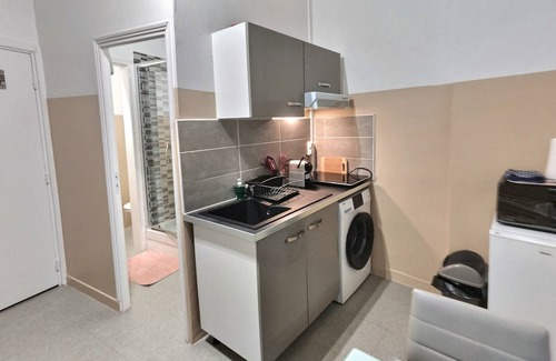 Evreux Apartment | Le Charmant Studio 4 Face Gare, Wifi Gratuit et Proche Toutes Commodités