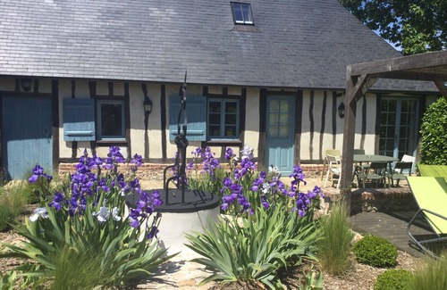 Montreuil-en-Caux House | Le Clos-Masure de Béatrice, a refined home overlooking a beautiful garden.