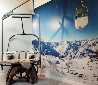 Lathuile Apartment | LE COCON l'unique expérience Cinéma room de la Grange Savoyarde 1km du Lac d'Annecy