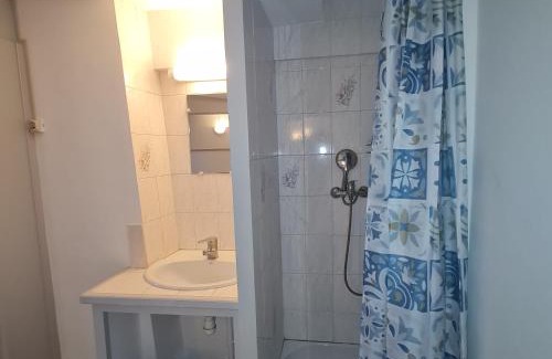 Pont-sur-Yonne Hotel | LE COMMERCE