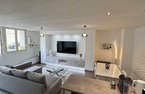 Troyes Apartment | Le Contemporain, 5 minutes from the station and city center