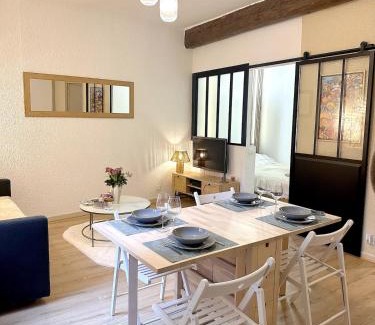 Quartier Administrations Apartment | Le COSY NÎMOIS, charme et terrasse au cœur de Nîmes