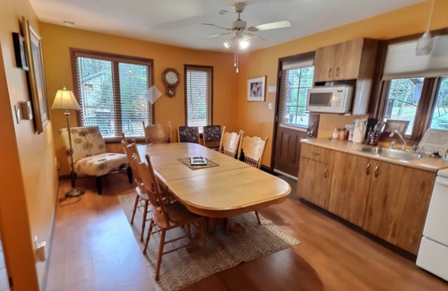 Frampton Ski Chalet | Le Domaine de l'Étang, Confort Chalet: 2 adults and 2 children