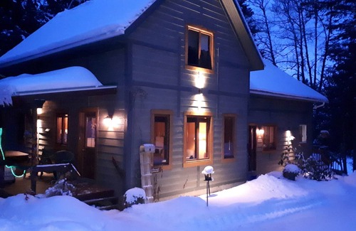 Frampton Ski Chalet | Le Domaine de l'Étang, Traditional Chalet: 4 adults and 2 children