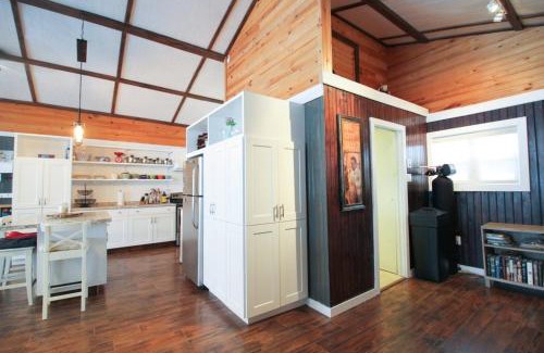 Saint-Andre-Avellin Ski Chalet | Le Duc on the Lake - Cozy waterfront Cottage