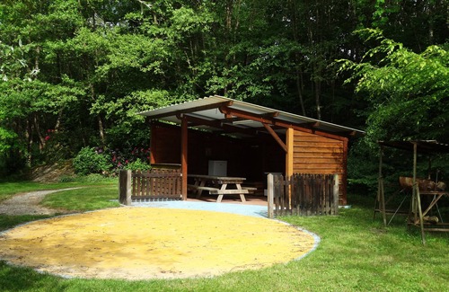 Le Fay Ski Chalet | LE FAY: Chalet (Vanneau) on the edge of a pond surrounded by nature