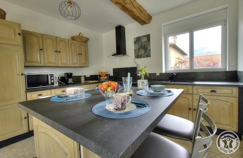 Saint-Julien-sur-Bibost House | Le Gîte Charmille - Saint Julien SUR Bibost