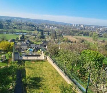 Charleville-Mezieres House | Le Haut du Theux - Gîte de vacances