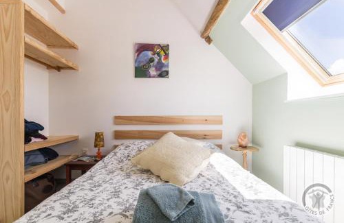 Savigny-le-Vieux Bed & Breakfast | Le jardin des fées