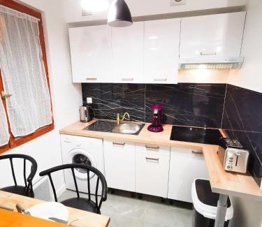 Notre-Dame Apartment | Le Jungle Chic de Pontoise