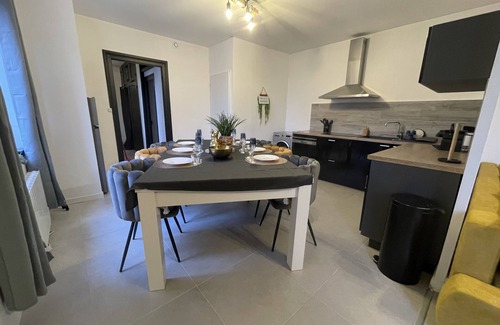 Charnay-les-Macon Apartment | Le Loft du Centre Ville Billard & Baby-foot