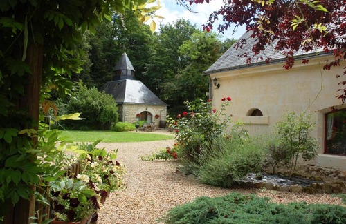 Brion Bed & Breakfast | Le Logis du Pressoir Chambre d'Hotes Bed & Breakfast in beautiful 18th Century Estate in the heart of the Loire Valley with heated pool and extensive grounds