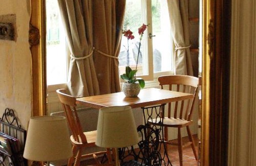 Brion Bed & Breakfast | Le Logis du Pressoir Chambre d'Hotes Bed & Breakfast in beautiful 18th Century Estate in the heart of the Loire Valley with heated pool and extensive grounds