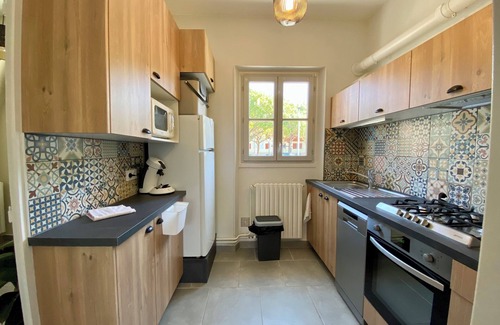 Valence House | LE Louis 16