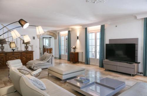 Roussas Villa | Le Mas de l'Alliance - 12 p - Air Cond - private Pool - near Grignan