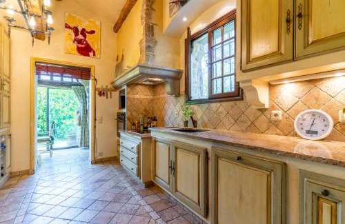 Tourrettes-sur-Loup House | Le Mas des Moulières - Vue montagne avec piscine