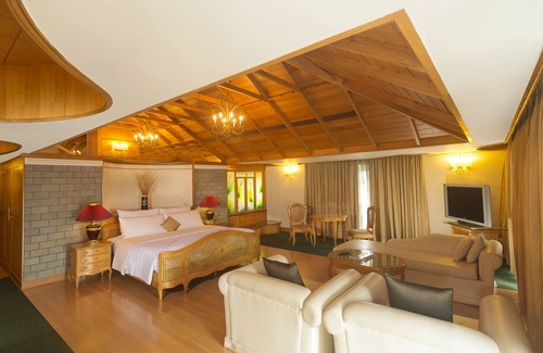 Maradu Hotel | Le Meridien Kochi