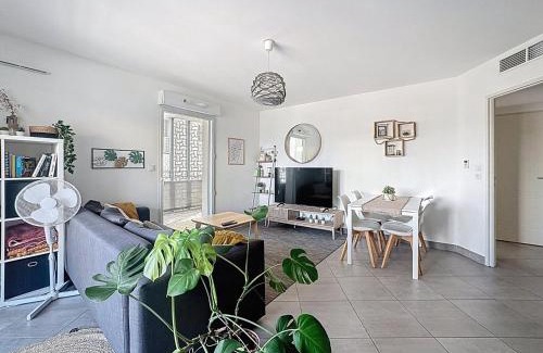 Port Marianne Apartment | Le Naïa, Cosy & Chic à Port Marianne, parking.