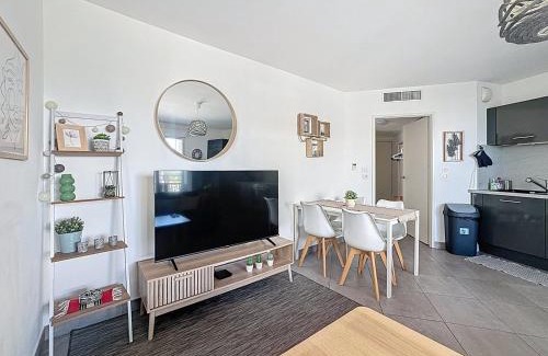 Port Marianne Apartment | Le Naïa, Cosy & Chic à Port Marianne, parking.