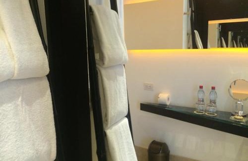 La Carolina Hotel | Le Parc Hotel, Beyond Stars