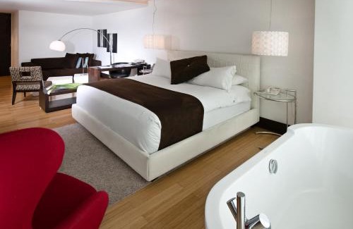 La Carolina Hotel | Le Parc Hotel, Beyond Stars