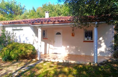 Montech House | Le Parc Jean Édouard - Spa avec jacuzzi privé - Superbe villa 4 chambres - 9 couchages - 6 lits - Poêle - Parking - Climatisation réversible- Terrasse ombragée et grand jardin