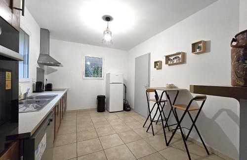 Montech House | Le Parc Jean Édouard - Spa avec jacuzzi privé - Superbe villa 4 chambres - 9 couchages - 6 lits - Poêle - Parking - Climatisation réversible- Terrasse ombragée et grand jardin