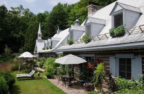 Saint-Sauveur Bed & Breakfast | Le Petit Clocher Gite Touristique B & B