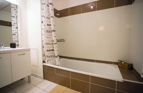 Vaulx-en-Velin Apartment | Le petit coin chaleureux - T2 40m2 - Near Eurexpo/Groupama stadium/LDLC Arena