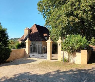 Saint-Amand-de-Vergt Bed & Breakfast | le petit gite Maison Croix du Sud