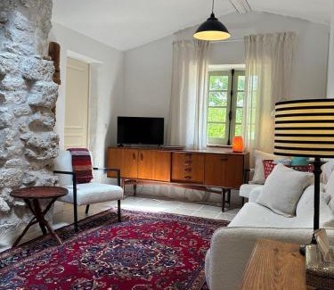 Belveze House | Le Petit Rossignol