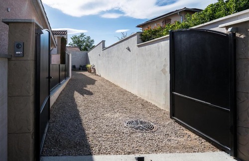 Colombier-Saugnieu House | Le Petit Saugnieu