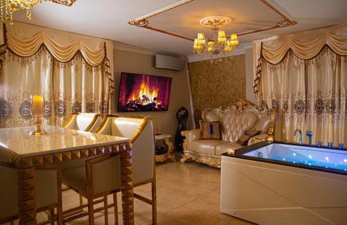 Vernon Apartment | Le Petit Versailles