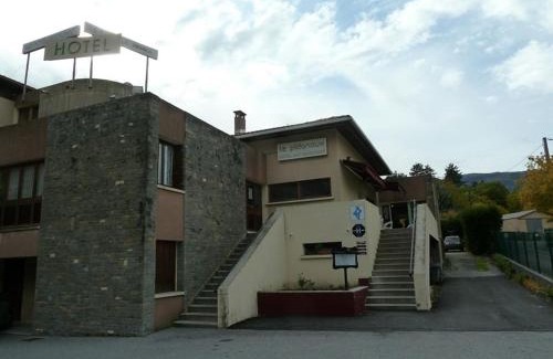 Saint-Julien-du-Verdon Hotel | Le Pidanoux