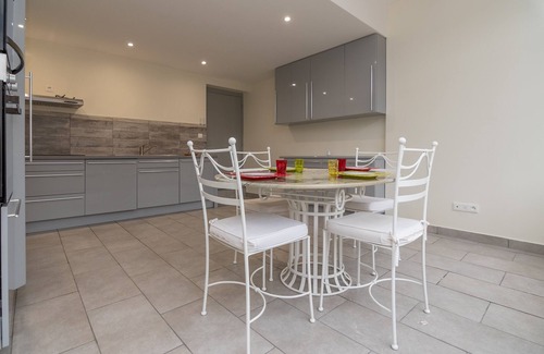 Montcenis Apartment | Le Pied à Terre de Montcenis - Appt avec parking privé