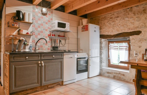 Chanaz Apartment | Le Portougais Apartment in Chanaz with Wi-Fi and Air Conditioning