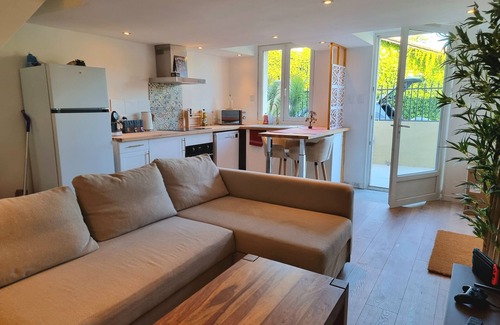 Menesplet House | Le Quatorze