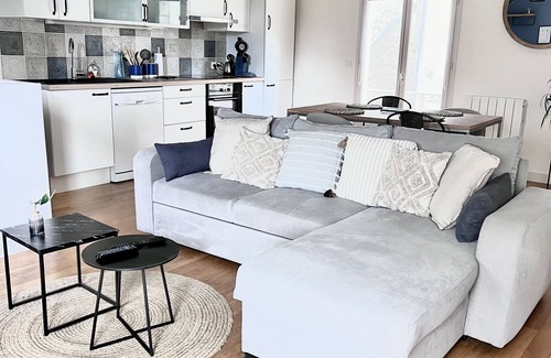 Chinon Apartment | Le Rabelais, typical duplex in Chinon, 500m from the castle, quiet, free parking