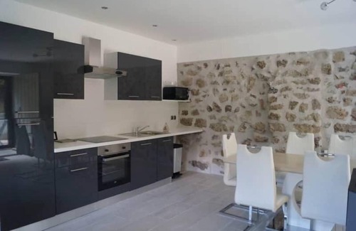 Usclades-et-Rieutord House | Le Refuge de la Loire opposite the river