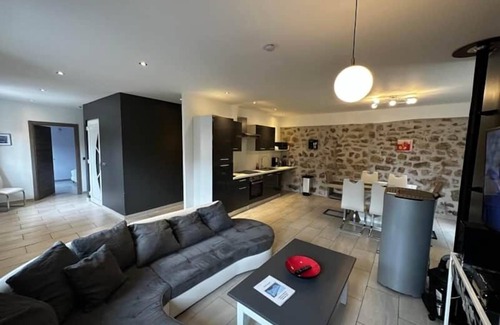 Usclades-et-Rieutord House | Le Refuge de la Loire opposite the river