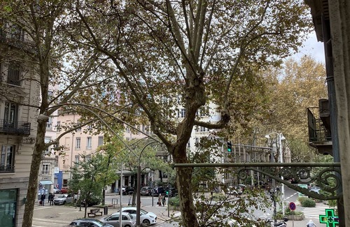 Marechal Lyautey - Vitton Apartment | Le Roosevelt, renovated 100m2 apartment in the 6th arrondissement