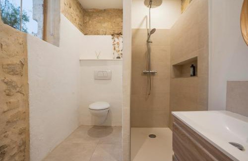 Faubourg Apartment | Le Saint Baudile 80sqm parking AC church view