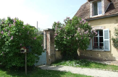 La Villeneuve-au-Chatelot House | Le Saule Argenté