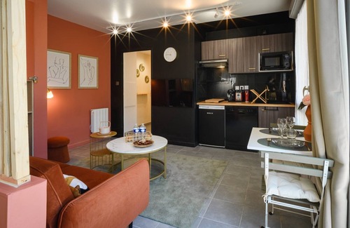Colomiers Apartment | Le Terra Rosa ~ Parking ~ Near Airbus