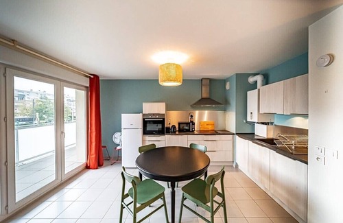 Venissieux Apartment | Le Vénissieux-spacieux 4 pers avec balcon, parking