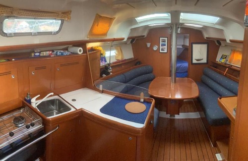 Les-Saintes Boat Rental | Le Voilier dans la baie des Saintes